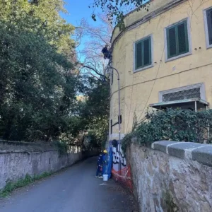 Messa in sicurezza cornicione in via Appia Antica Roma